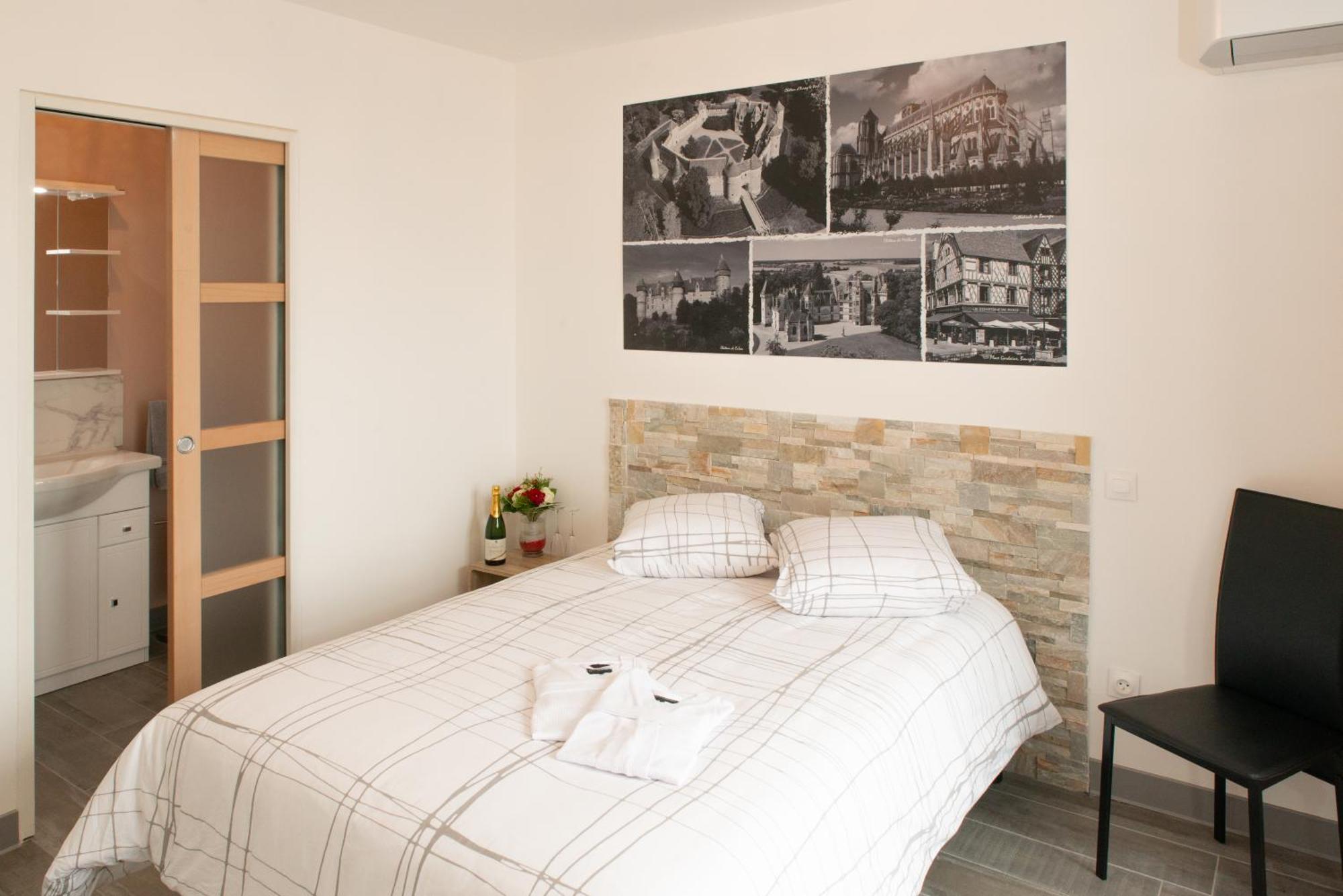 Duplex Totalement Meuble Et Equipe Lignieres (Cher)